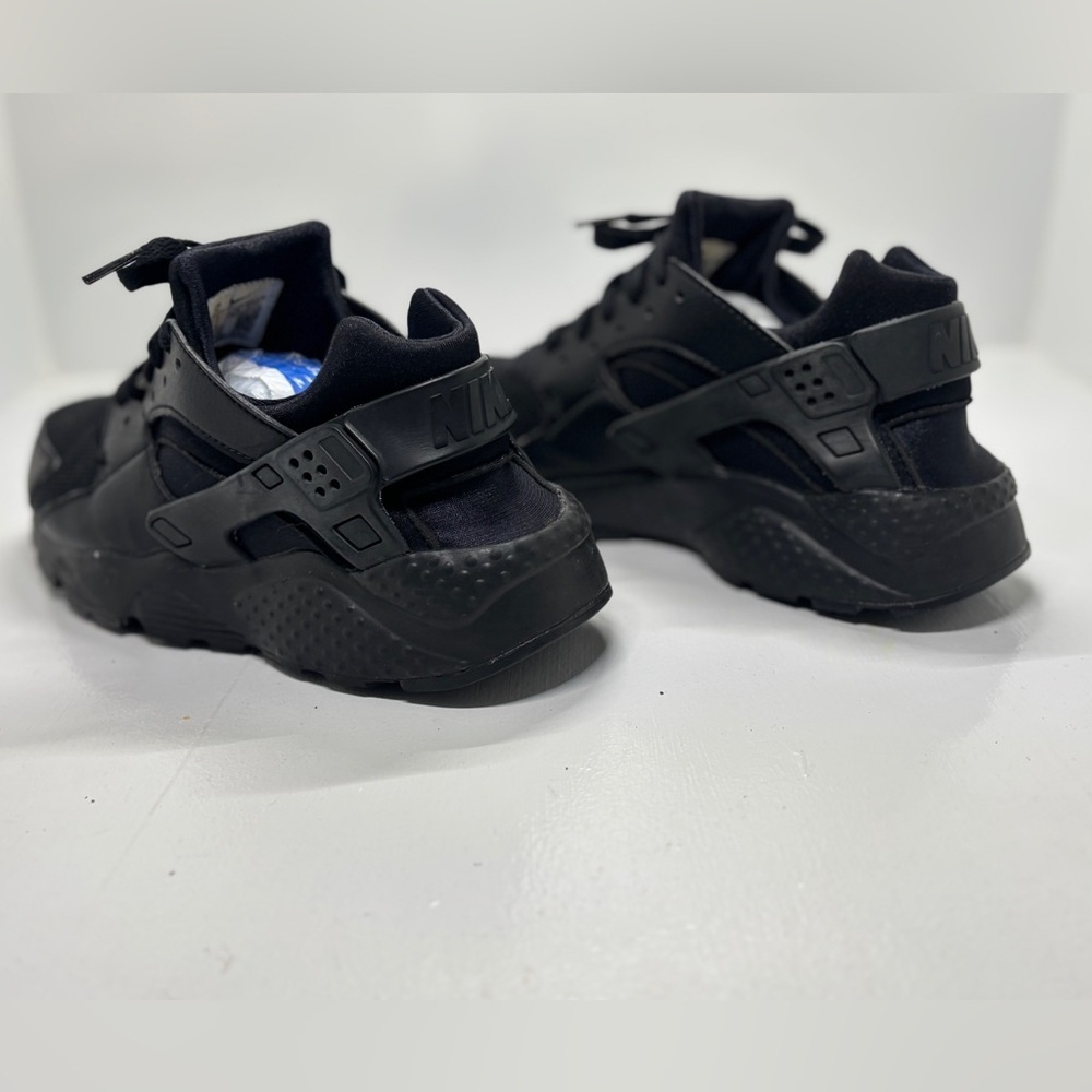 Nike Air Huarache Youth 7Y Triple Black Sneakers - Picture 5 of 12